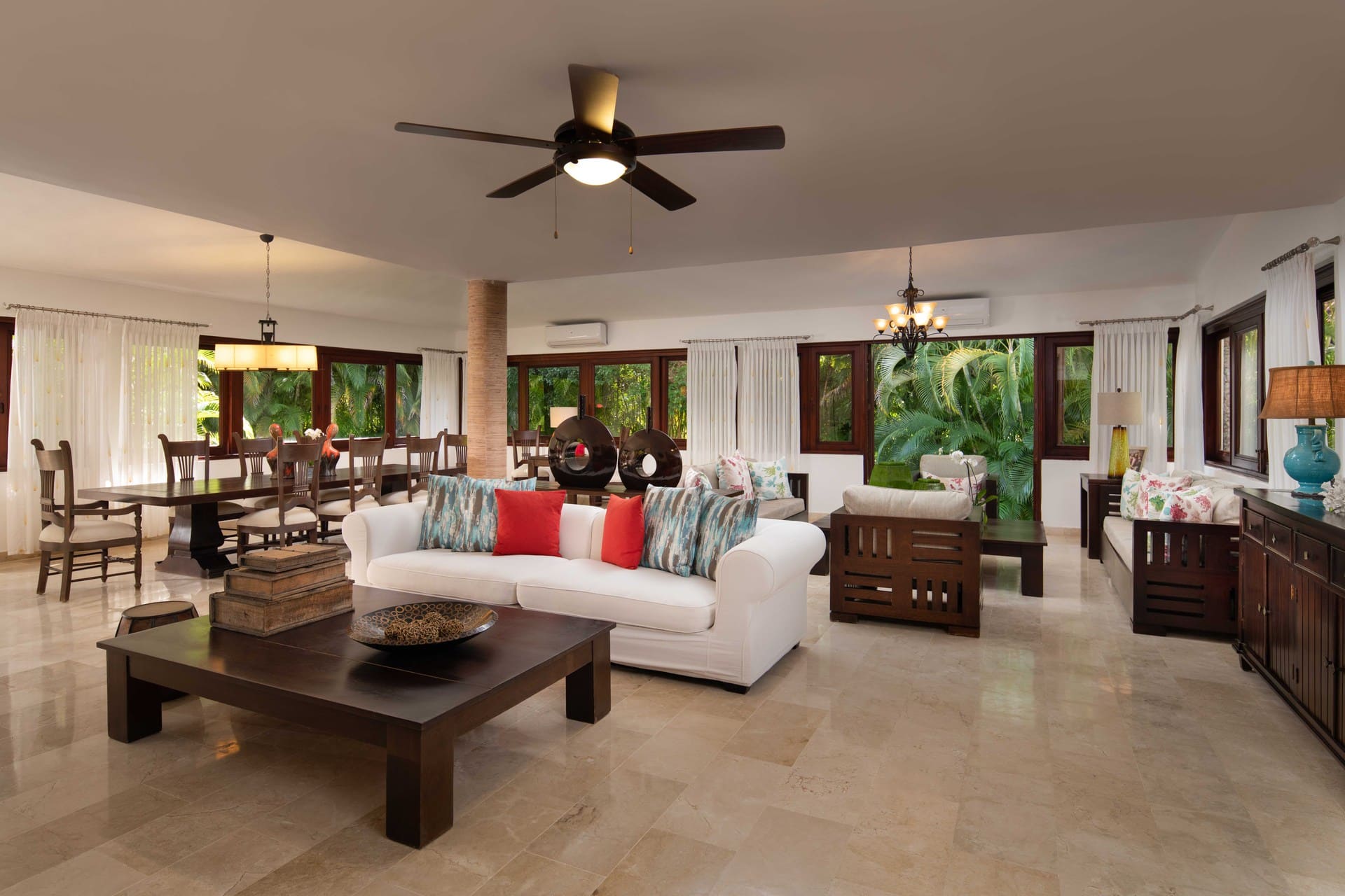 Classic 4 Bedroom Villa Flamboyan Living Area