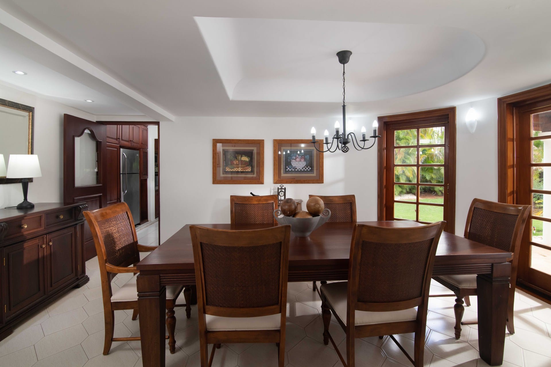 Classic 4 Bedroom Villa Alondra Dining Area