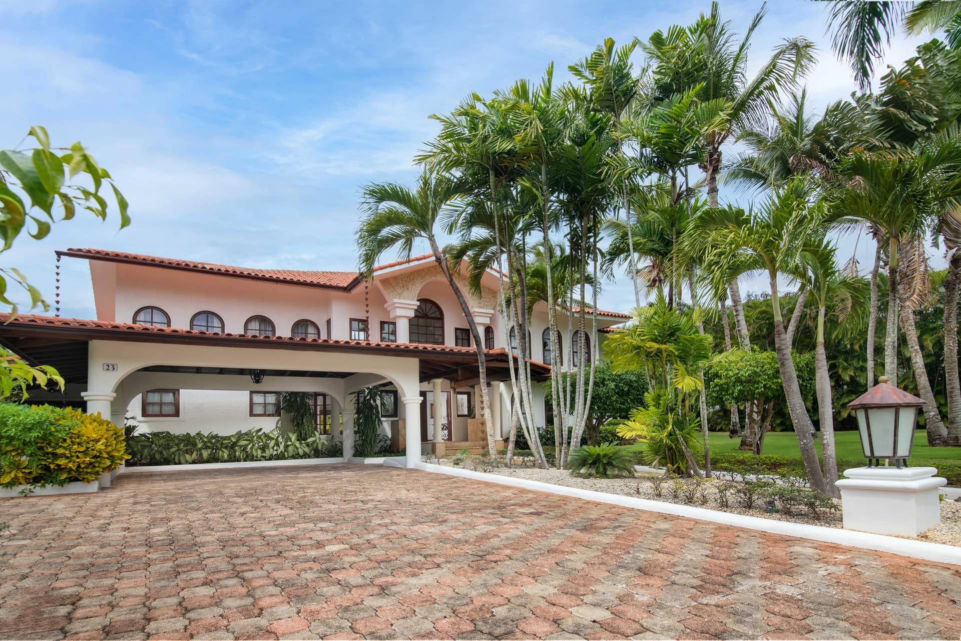 Classic 4 Bedroom Villa Alondra Exterior