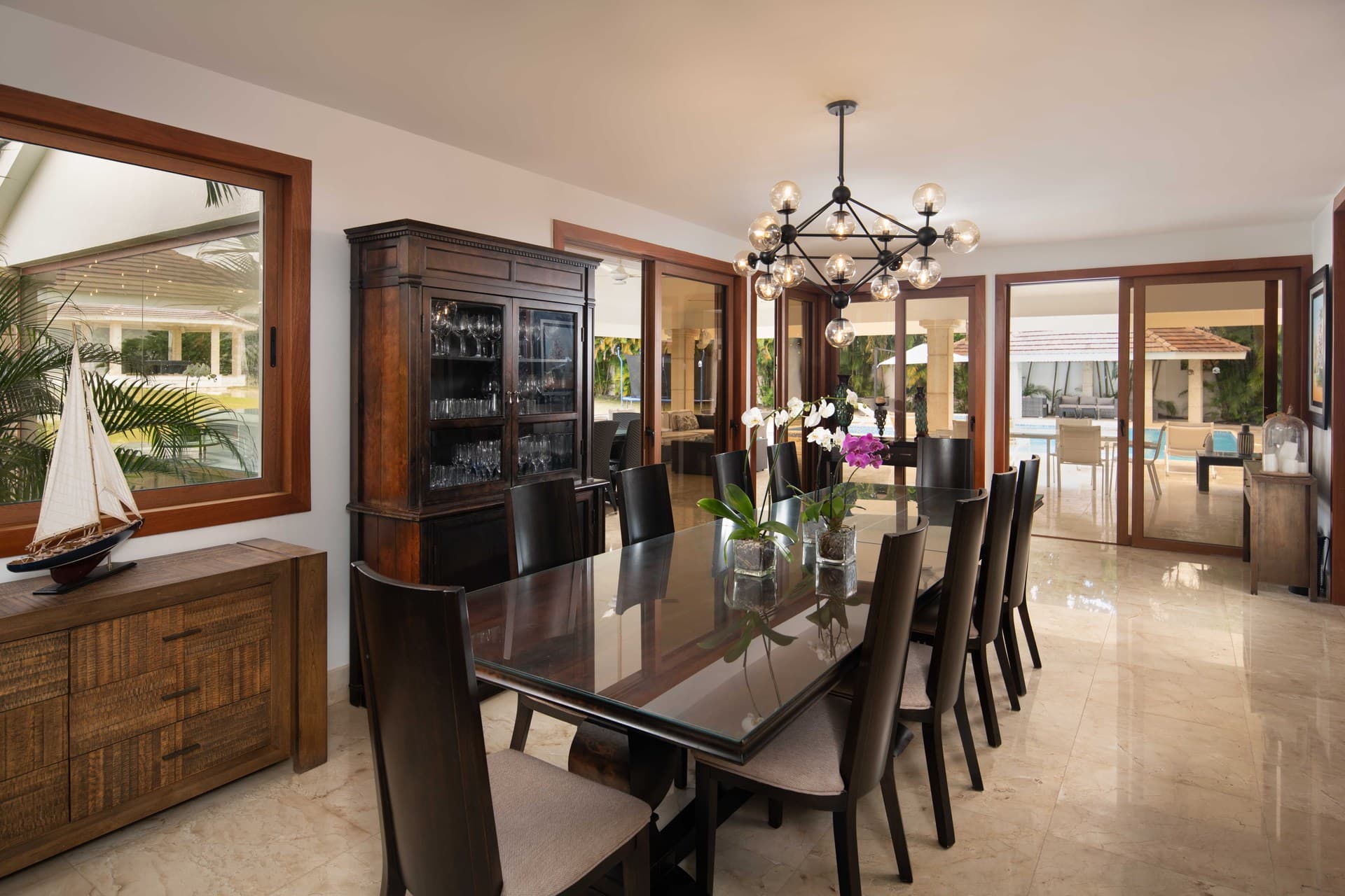 Exclusive 10 Bedroom Villa Colosal Dining Area