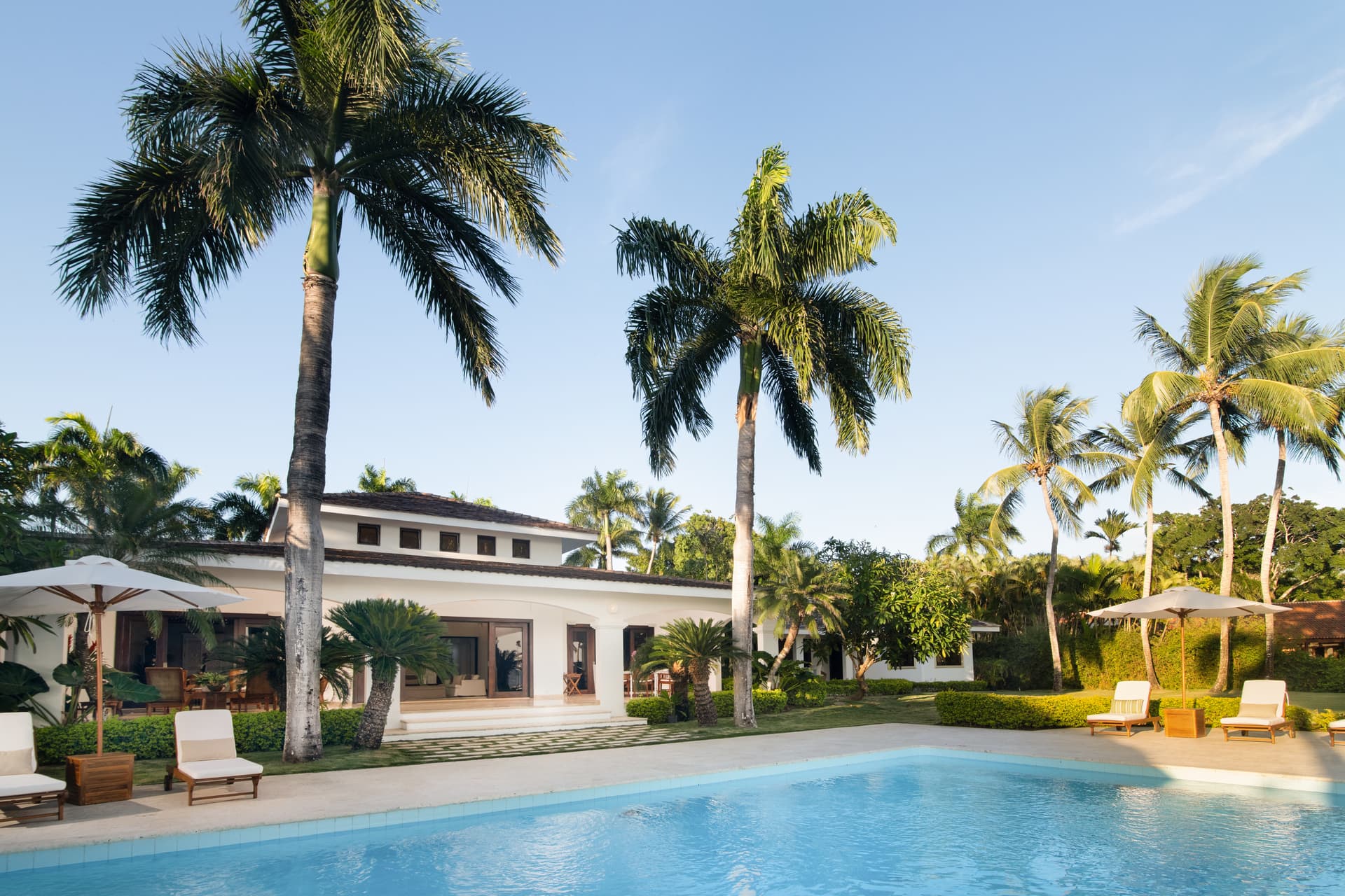 OCF 4 Bedroom Villa Nerissa Pool