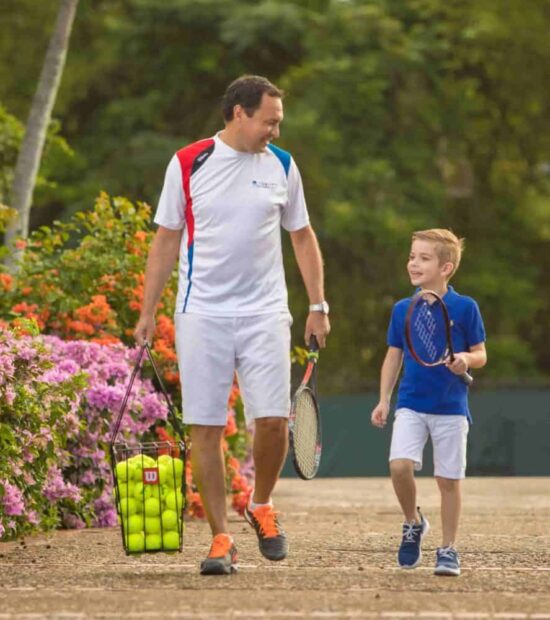 La Terraza Tennis Center kids and instructor