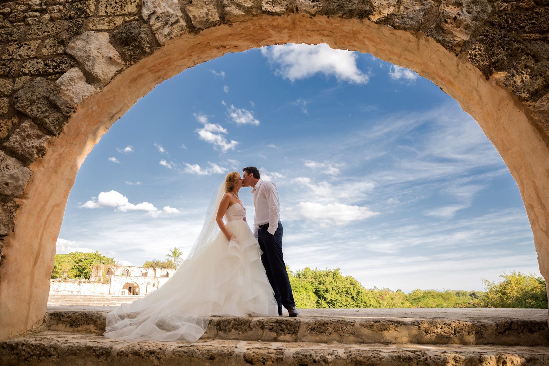 couple wedding photo under arch